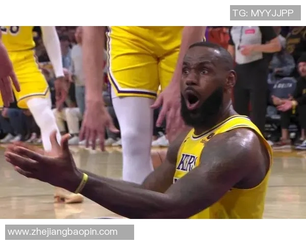 詹姆斯拉扯裁判没有任何处罚!太阳博主晒规则原文鸣不平:可悲! 詹姆斯拉扯裁判没有任何处罚!太阳博主晒规则原文鸣不平:可悲!