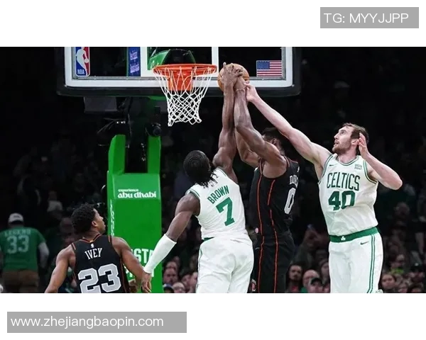 杰伦·布朗：每次我们打强队吹罚都很离谱，我确实有些猜测